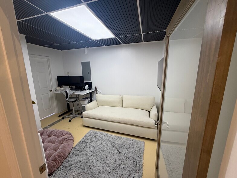 More Photos Of 1051 Johnnie Dodds Blvd, Mount Pleasant Medical For Sale