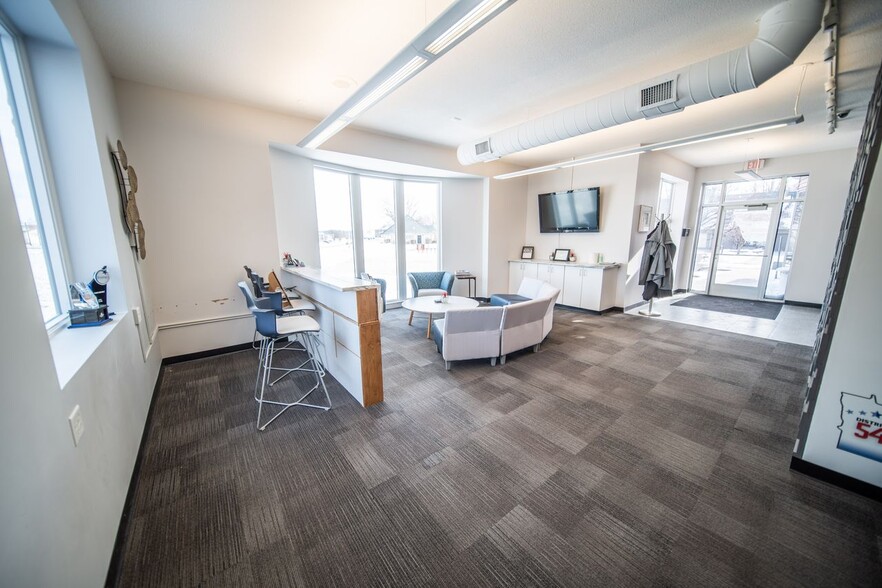 More Photos Of 3625 10th Ln NW, Rochester Office For Sale