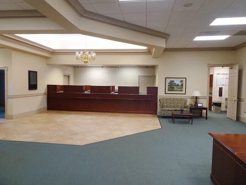 More Photos Of 10131 Carlin Ave, Covington Specialty For Sale