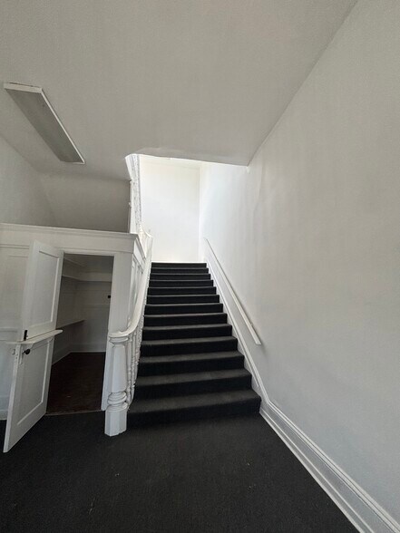 More Photos Of 4200-4206 Ridge Ave, Philadelphia Storefront Retail Office For Lease