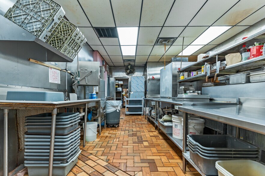 More Photos Of 509 US Highway 271 N, Gilmer Flex For Sale