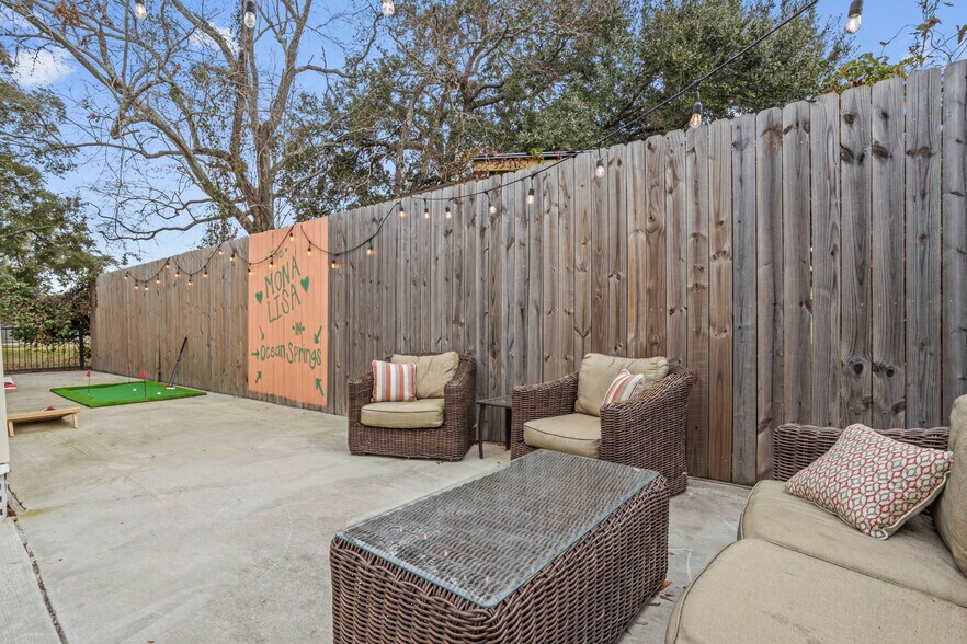 More Photos Of 1705 Government St, Ocean Springs Office For Sale