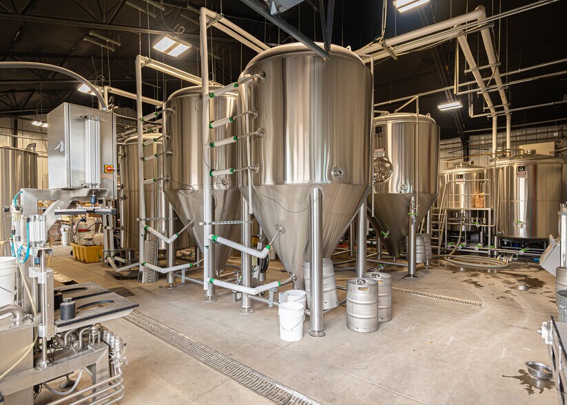 More Photos Of 2480-2490 N Powers Blvd, Colorado Springs Warehouse For Sale