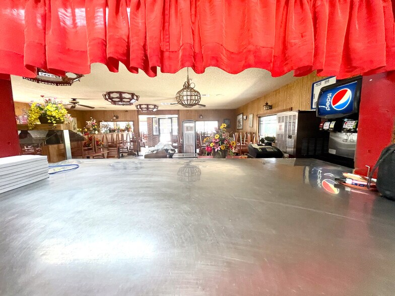 More Photos Of 924 N Main St, Mountain Grove Restaurant For Sale