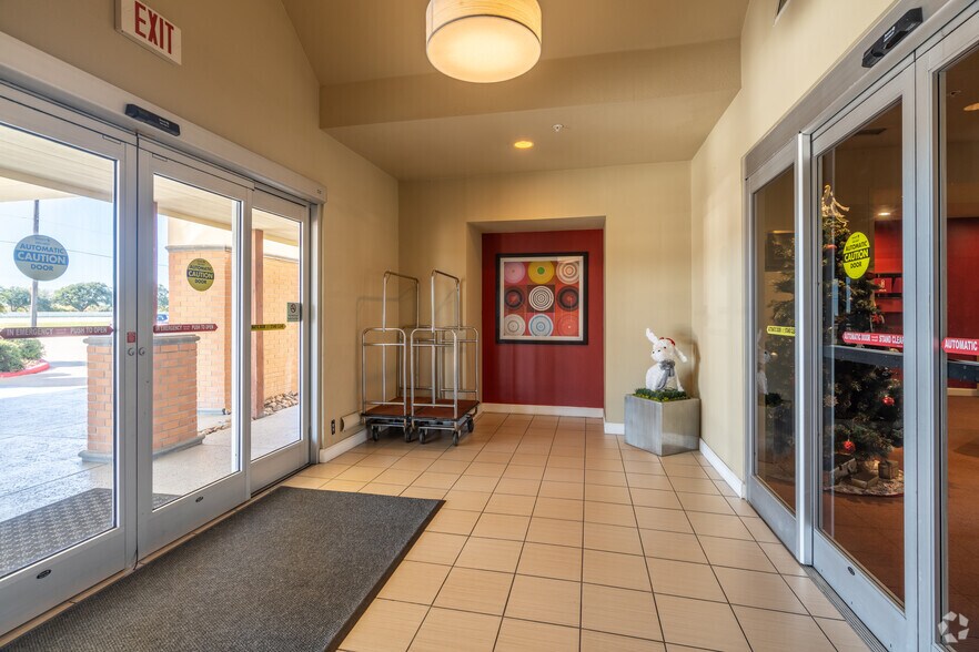 More Photos Of 1003 W Highway 332, Clute Hotel For Sale