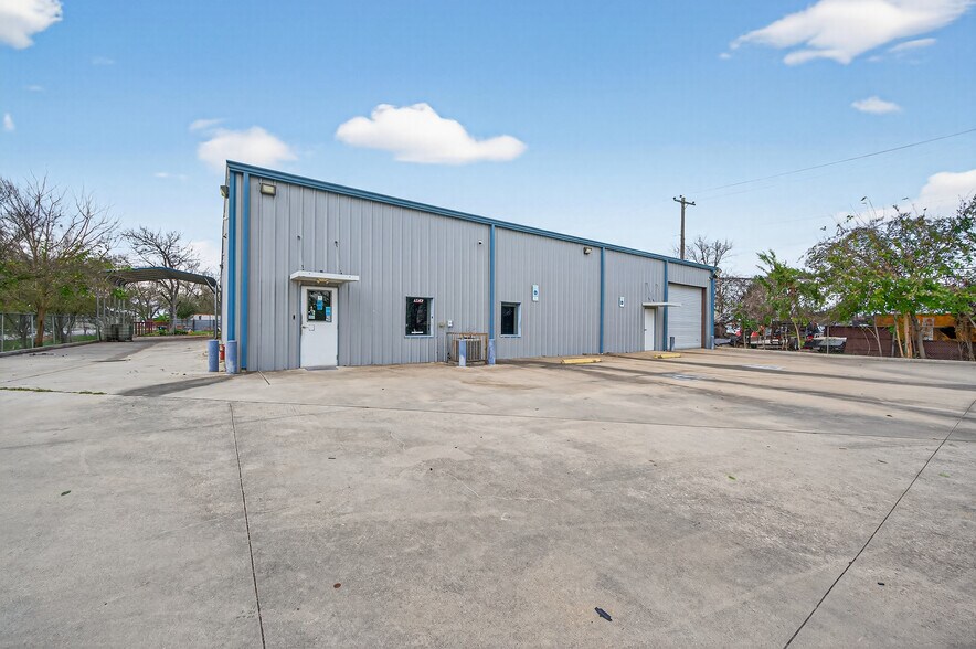 More Photos Of 10038 Grover Ln, Houston Warehouse For Sale