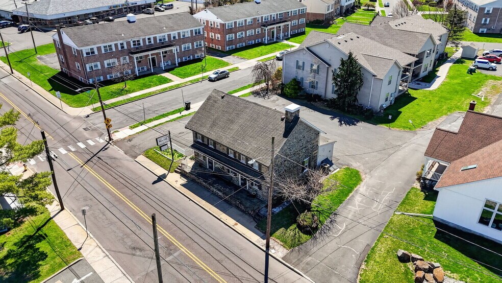 More Photos Of 1434-1436 W Broad St, Quakertown Office For Sale