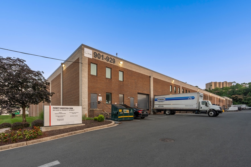More Photos Of 901-929 S Pickett St, Alexandria Unknown For Lease