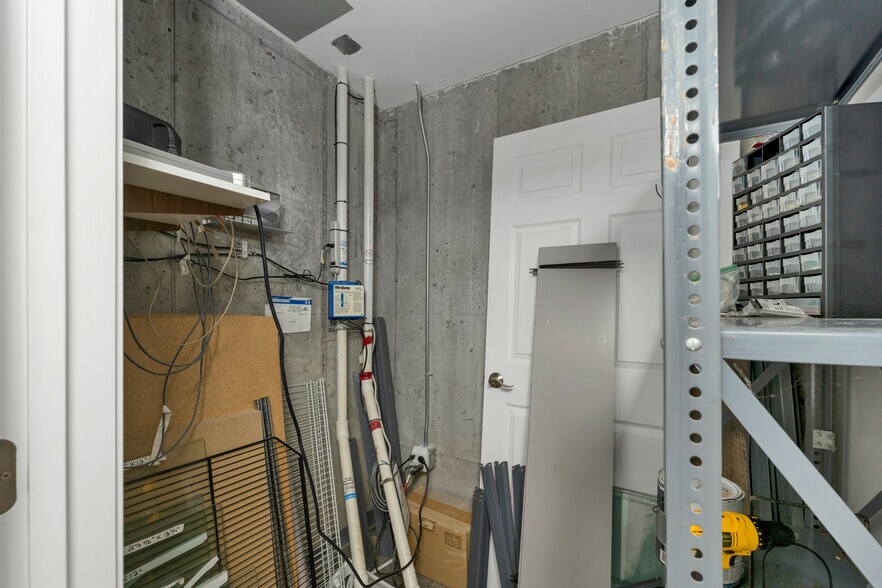 More Photos Of 45 Londonderry Tpke, Hooksett Office For Lease