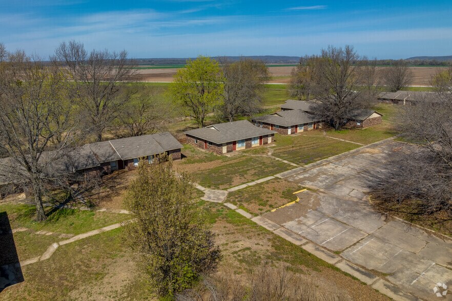 More Photos Of 100 W. Oak St., Webbers Falls Apartments For Sale
