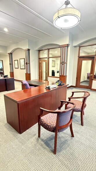 More Photos Of 10321 N Pennsylvania St, Indianapolis Office For Lease