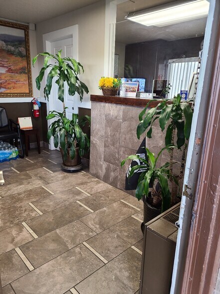 More Photos Of 414 W 29th St, Pueblo Hotel For Sale