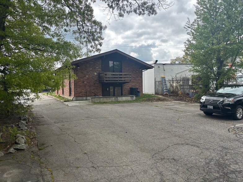 More Photos Of 2660 Warwick Ave, Warwick Office For Sale