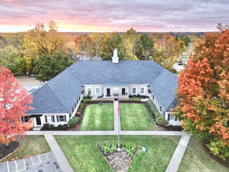 Primary Photo Of 7181 Chagrin Rd, Chagrin Falls Medical For Lease