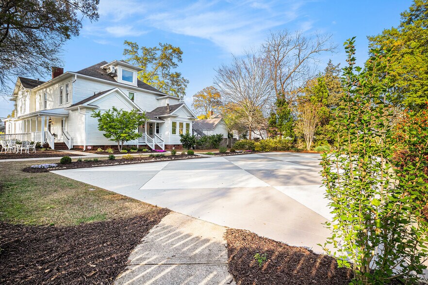 More Photos Of 410 E Church St, Monroe Hospitality For Sale