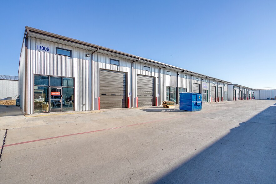 More Photos Of 13009 Harmon Rd, Fort Worth Industrial For Sale