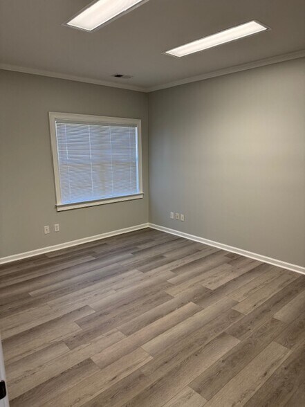 More Photos Of 2230 Towne Lake Pky, Woodstock Office For Lease