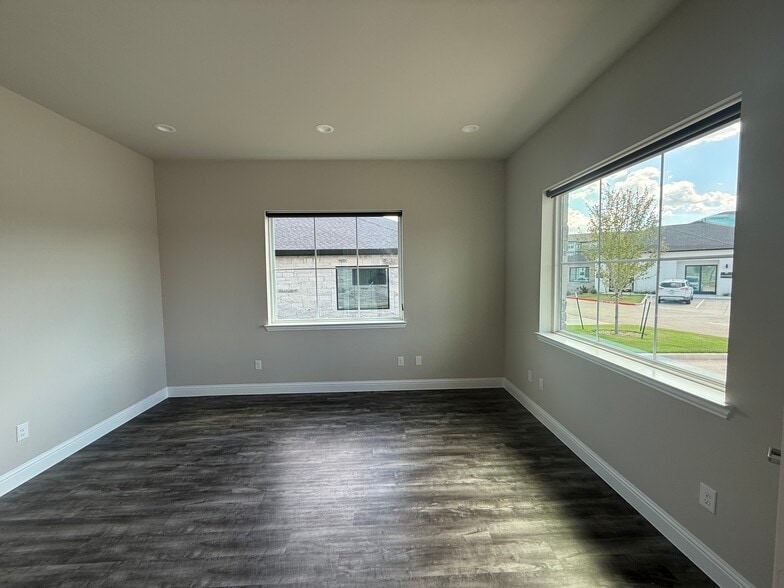 More Photos Of 6000 Alma Rd, McKinney Office For Lease