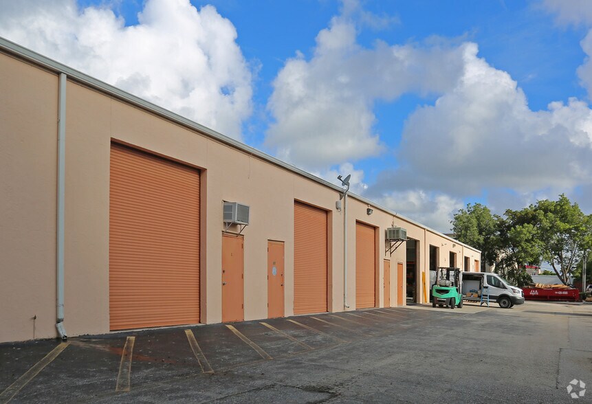 More Photos Of 3300 S Congress Ave, Boynton Beach Showroom For Lease