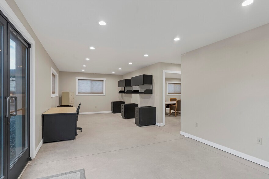 More Photos Of 2120 Apple Loop, Lyons Industrial For Sale