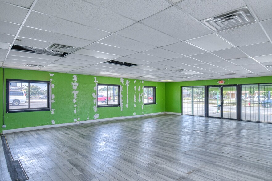 More Photos Of 1404 W Lindsey St, Norman Freestanding For Lease