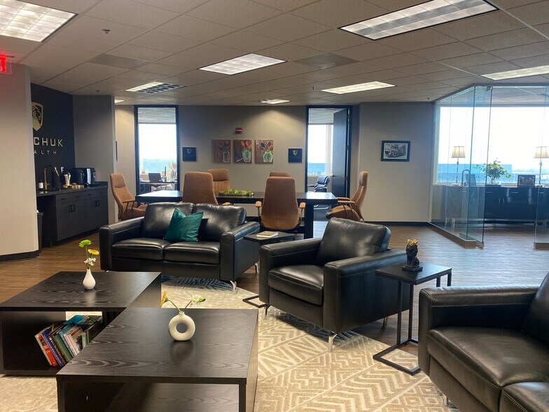 More Photos Of 101 W Big Beaver Rd, Troy Office For Lease