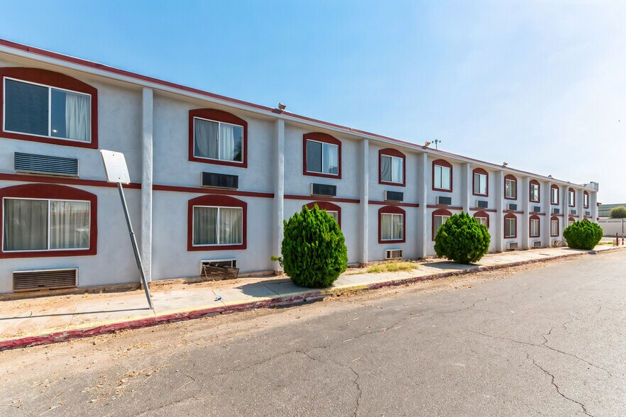 More Photos Of 1000 S Freeway, Tucson Rehabilitation Center For Lease