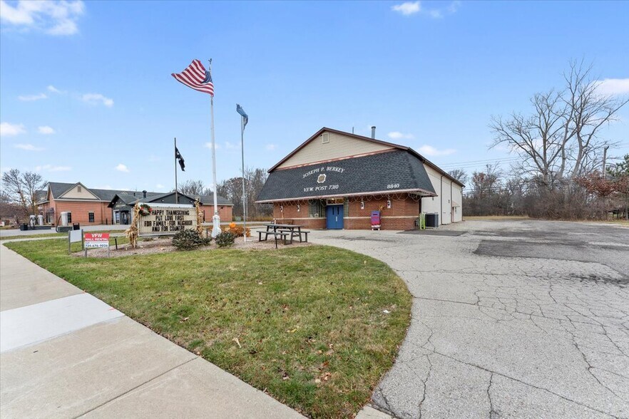 More Photos Of 8840 Macomb St, Grosse Ile Township Freestanding For Sale