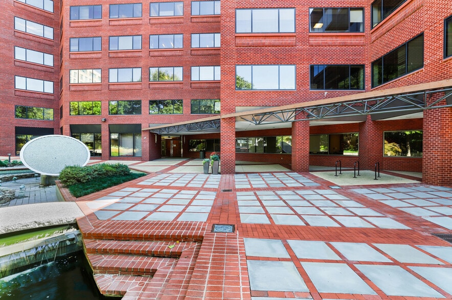 More Photos Of 7700 Old Georgetown Rd, Bethesda Office For Lease