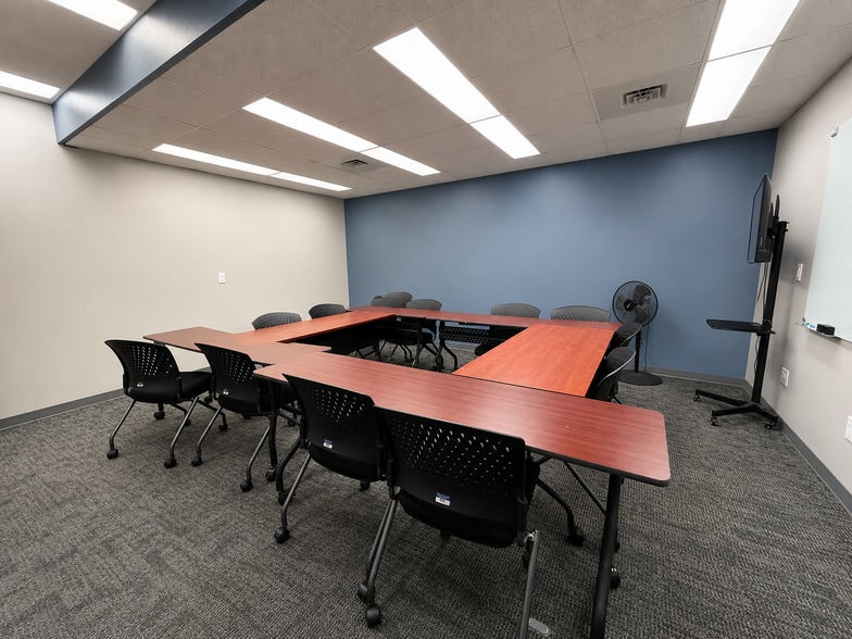More Photos Of 706 N Main St, Rockford Medical For Lease