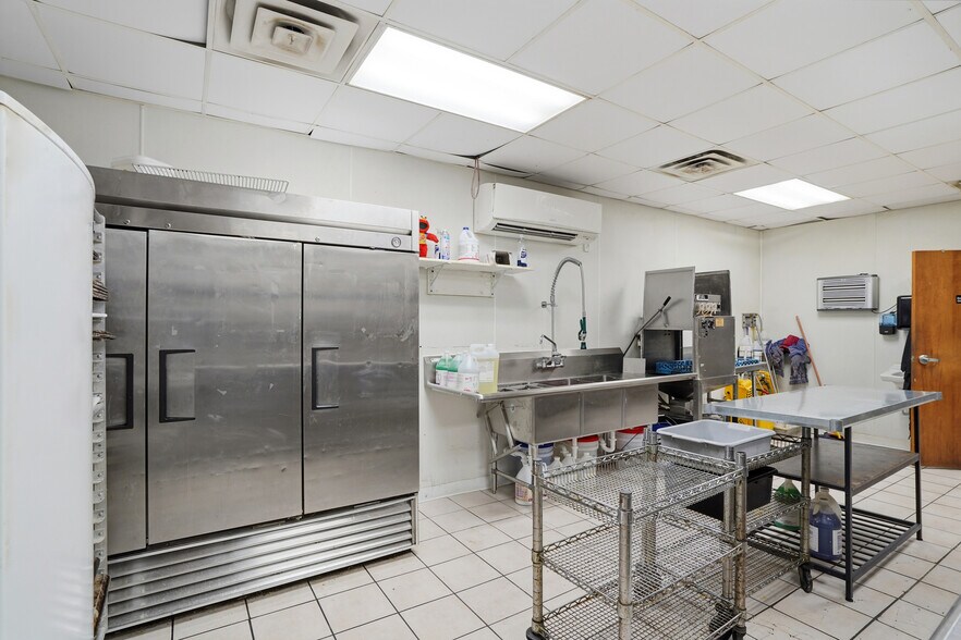 More Photos Of 103 N Allen St, Centralia General Retail For Sale