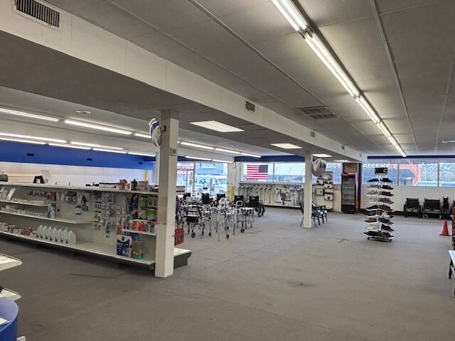 More Photos Of 714 New Bridge St, Jacksonville Storefront For Lease