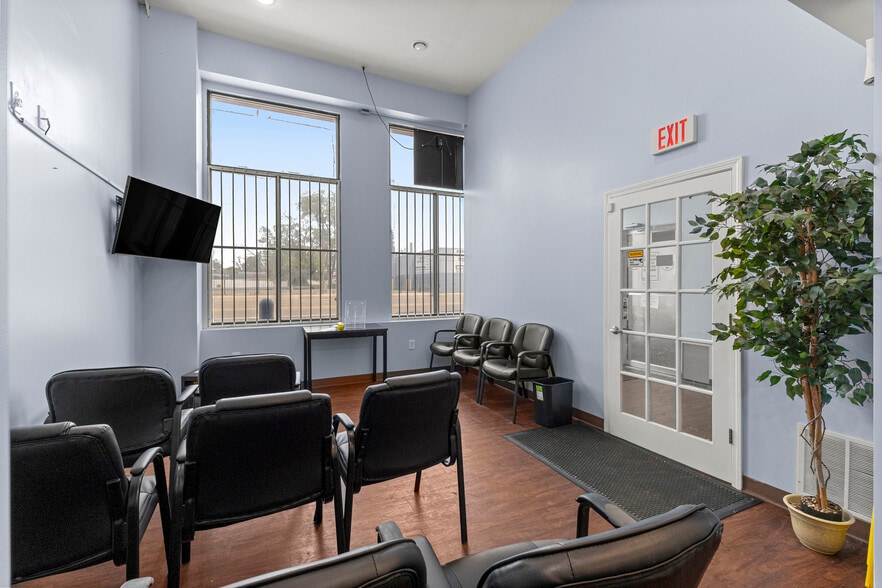 More Photos Of 13403 W 7 Mile Rd, Detroit Medical For Lease