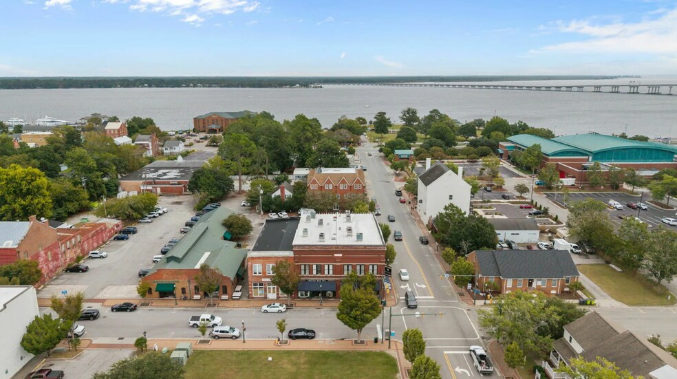 More Photos Of 202 Craven St, New Bern General Retail For Lease