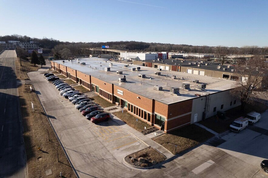 More Photos Of 600 SW 7th St, Des Moines Flex For Lease