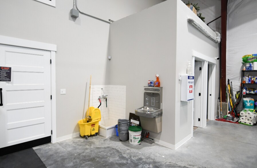 More Photos Of 2 N 580 W, Blackfoot Light Manufacturing For Lease