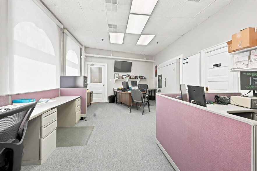 More Photos Of 806 Beaver St, Bristol Office For Sale
