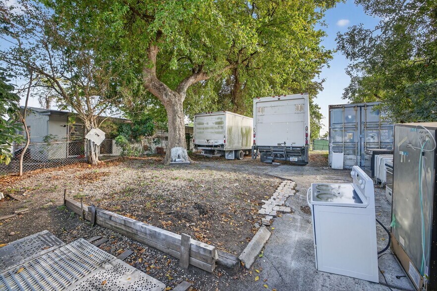 More Photos Of 3928 SW 12th Ct, Fort Lauderdale Manufacturing For Sale