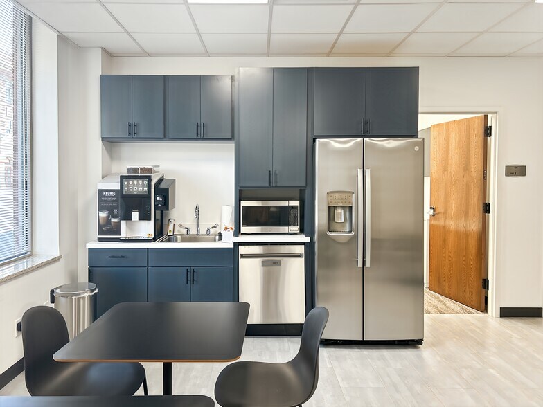 More Photos Of 101 W Vandalia St, Edwardsville Coworking Space