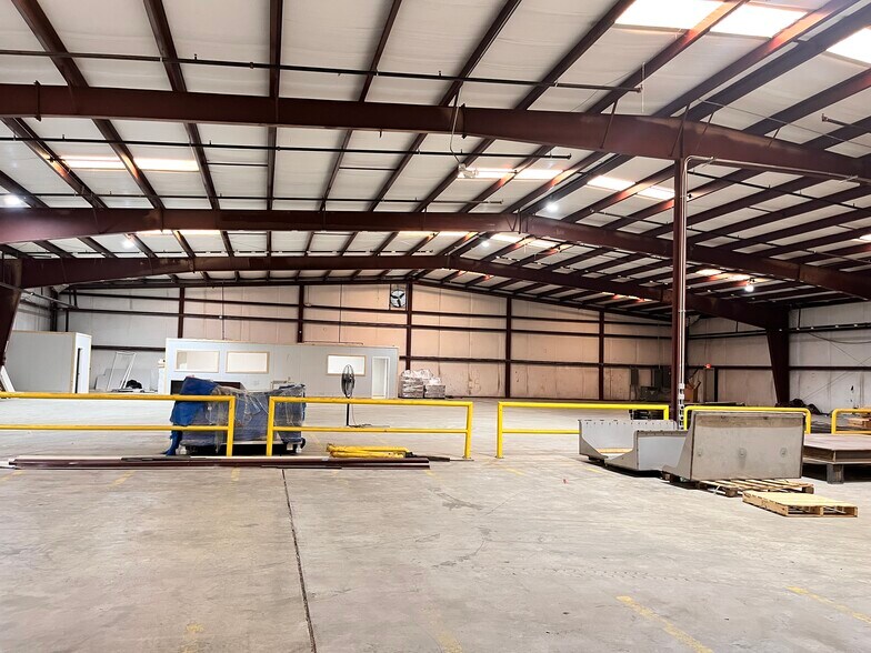 More Photos Of 2117 McMillan St, Auburn Warehouse For Lease