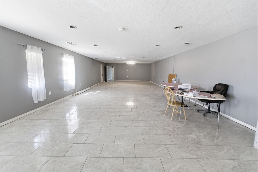 More Photos Of 606 Romero St, Belen Flex For Sale