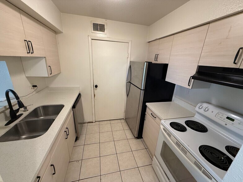 More Photos Of 12606 Ashford Meadow Dr, Houston Multifamily For Sale