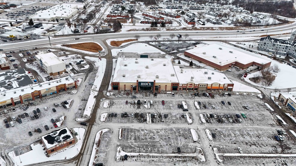 More Photos Of 4701 SE 1st Ave, Cedar Rapids General Retail For Lease