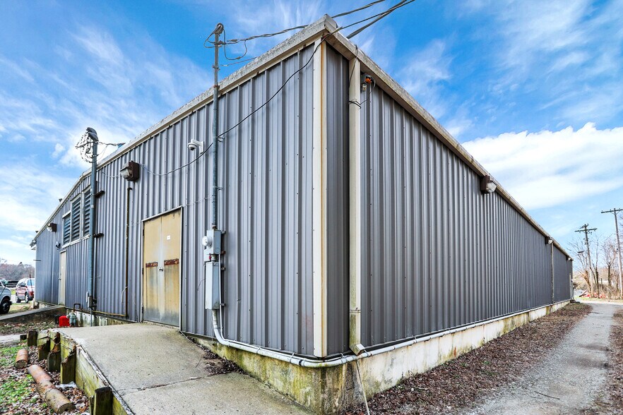 More Photos Of 9135 S Mill Rd, Knightstown Supermarket For Sale