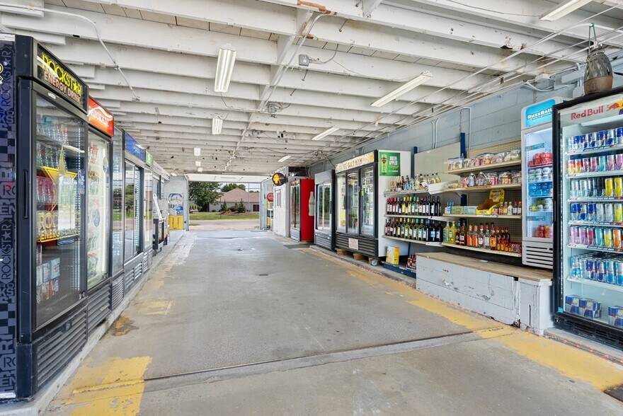 More Photos Of 7697 E Harbor Rd, Lakeside Marblehead Convenience Store For Sale