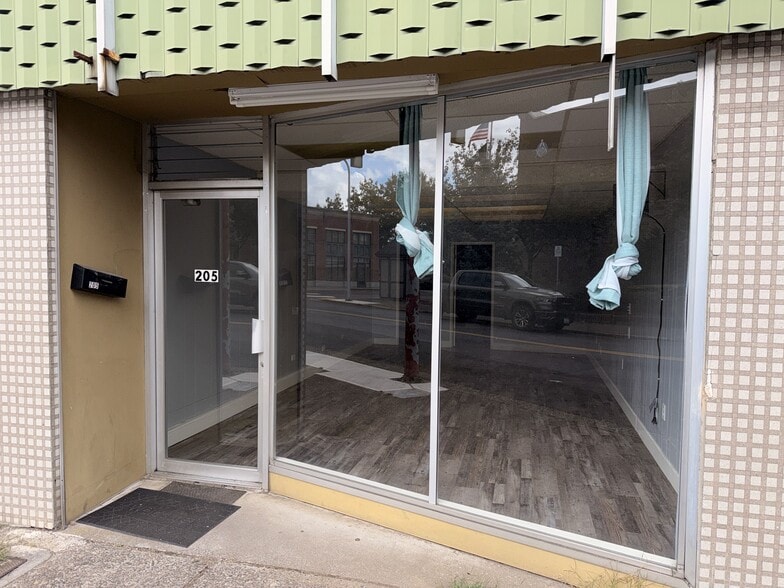 More Photos Of 205 Oak St, Kelso Office For Lease