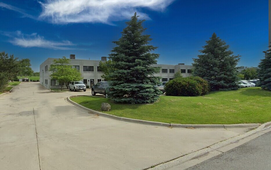 More Photos Of 707 Ridgeview Dr, McHenry Flex For Sale