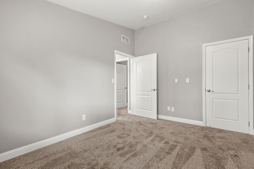 More Photos Of 2081 Victor Ave, Redding Office For Sale