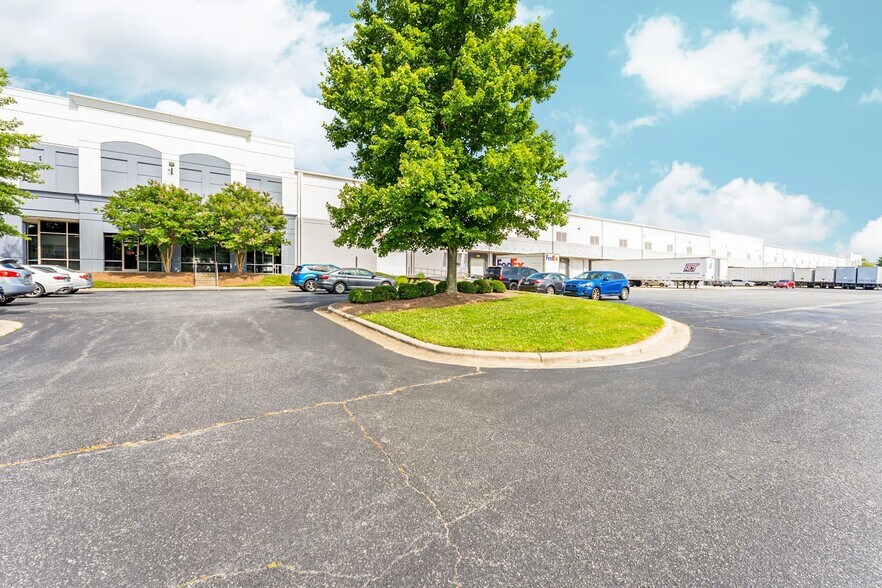 More Photos Of 657 Brigham Rd, Greensboro Unknown For Lease