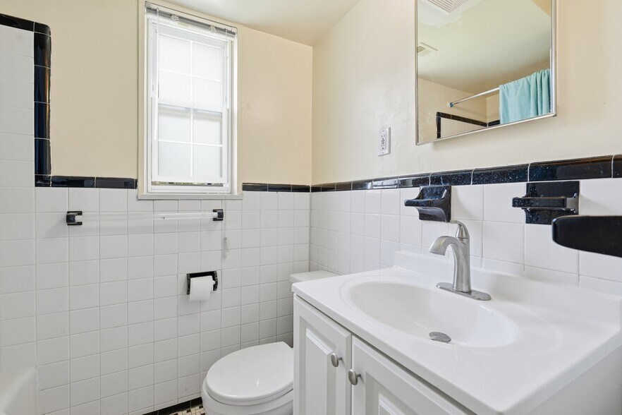 More Photos Of 3405 University Blvd W, Kensington Apartments For Sale
